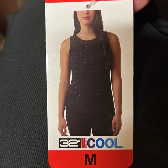NWT 32 Degrees Cool Women's Tank with Built in Removable Bra Textured Black - Picture 4 of 8